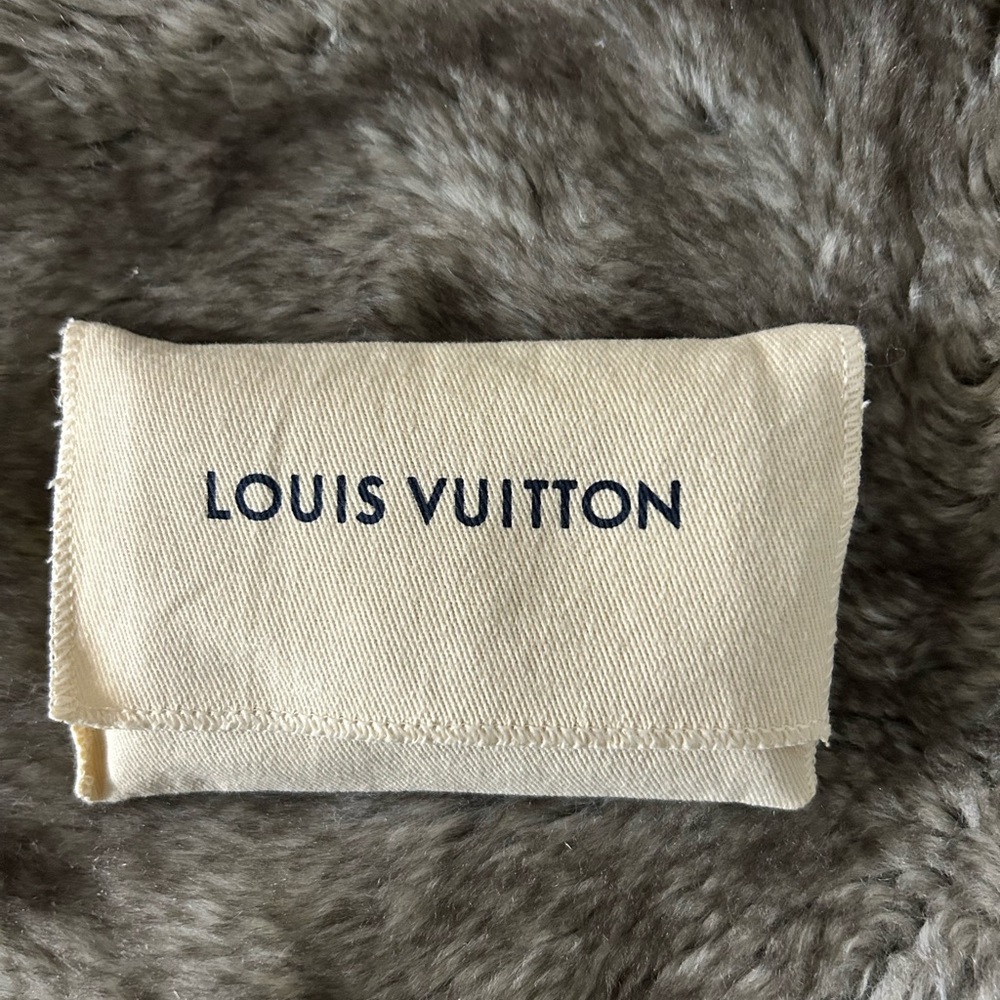 LV Lockme Gold and Cream Wallet microchip - Picture 4 of 10